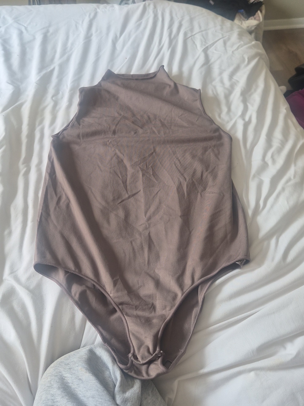 SKIMS Sleeveless Mock Neck Bodysuit in Mauve Brown